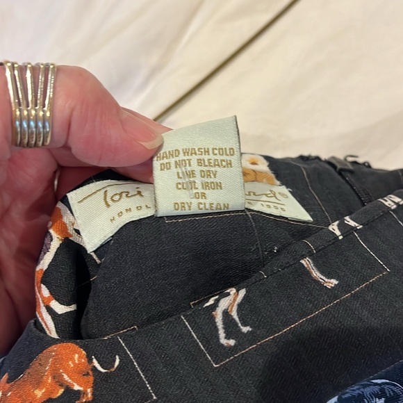 Tori Richard’s size M 100% silk dress with dogs - Picture 7 of 13